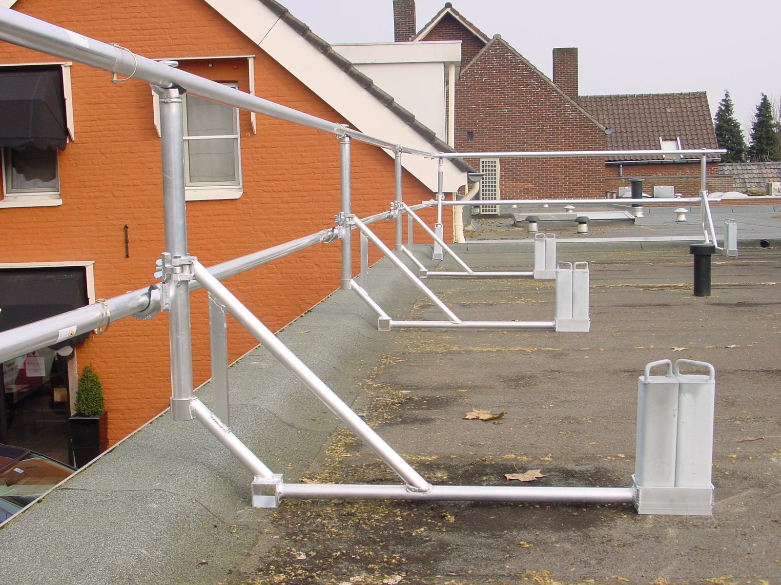 Flat roof edge protection